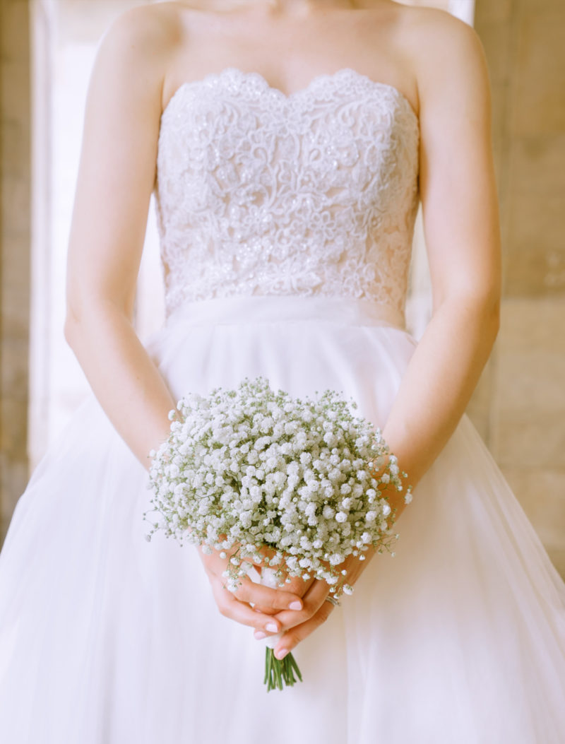 destination-wedding-photographer-barcelona-film-analog-bouquet-02